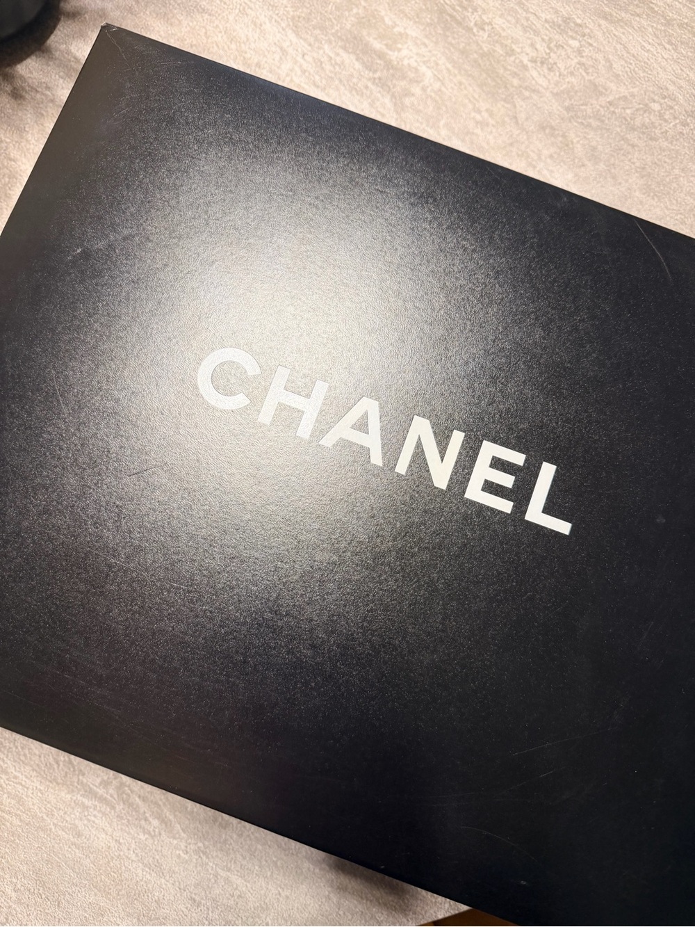 CHANEL Beige Quilted Shoulder Bag with Gold Chain - Picture 12 of 14